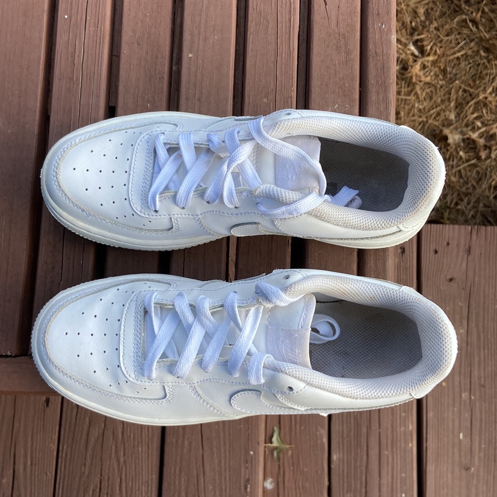 Nike Air Force 1 Low Size 5.5Y Triple White Kid’s Sneakers - Picture 6 of 13